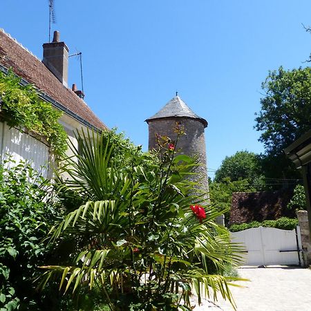 Gite De La Tour De Loire - 65 M2 Au Pied D'Une Tour De Gue Du 17Eme Siecle Mer Luaran gambar