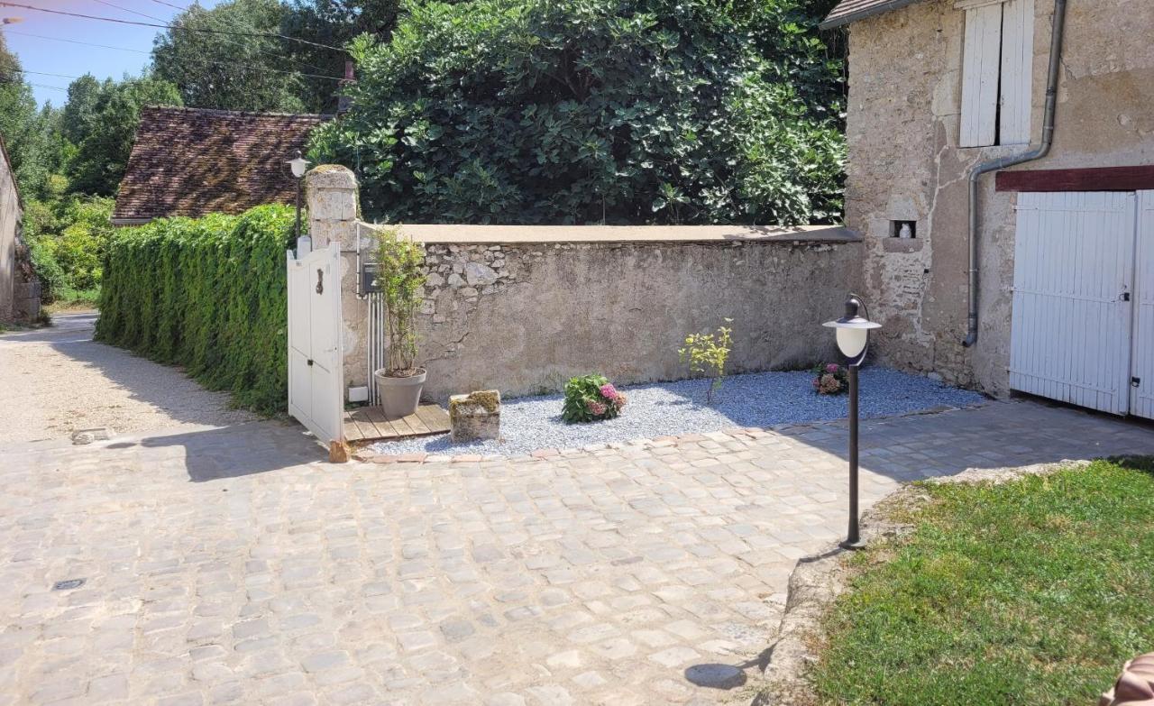 Gite De La Tour De Loire - 65 M2 Au Pied D'Une Tour De Gue Du 17Eme Siecle Mer Luaran gambar