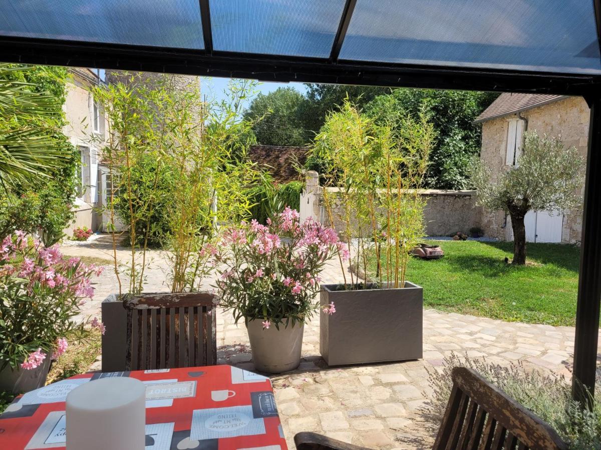 Gite De La Tour De Loire - 65 M2 Au Pied D'Une Tour De Gue Du 17Eme Siecle Mer Luaran gambar