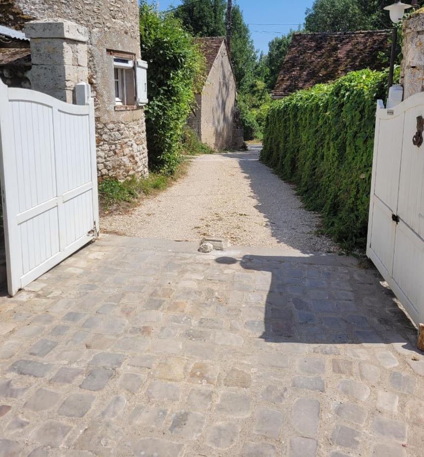 Gite De La Tour De Loire - 65 M2 Au Pied D'Une Tour De Gue Du 17Eme Siecle Mer Luaran gambar
