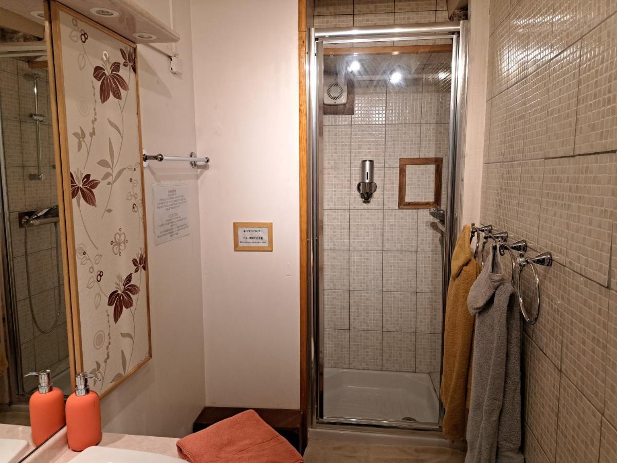Gite De La Tour De Loire - 65 M2 Au Pied D'Une Tour De Gue Du 17Eme Siecle Mer Luaran gambar