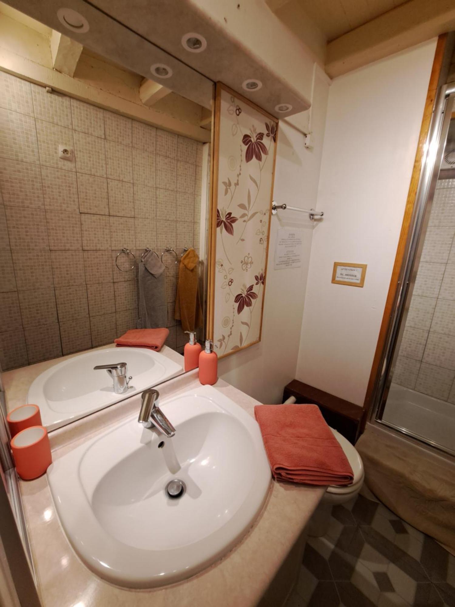 Gite De La Tour De Loire - 65 M2 Au Pied D'Une Tour De Gue Du 17Eme Siecle Mer Luaran gambar
