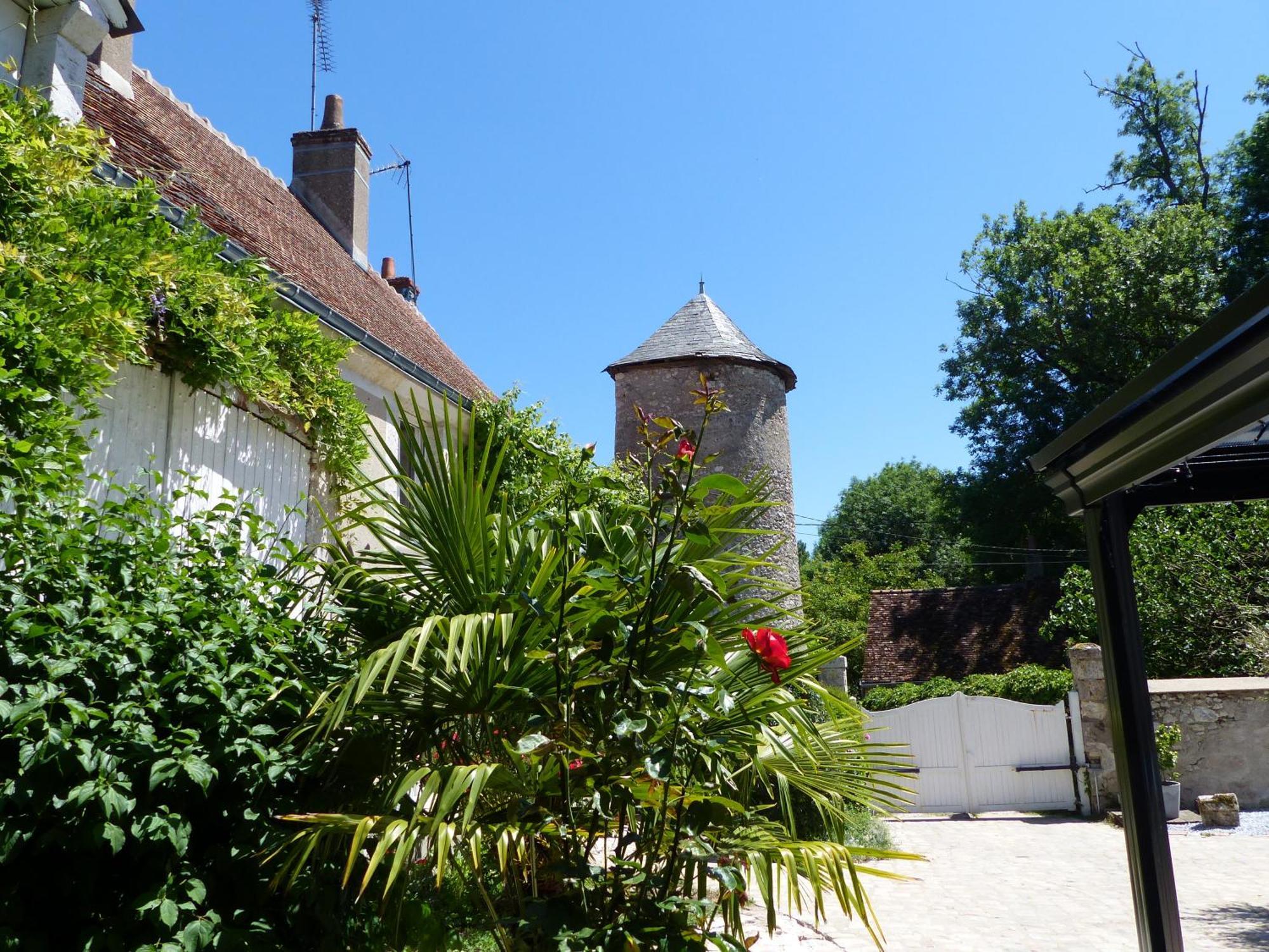 Gite De La Tour De Loire - 65 M2 Au Pied D'Une Tour De Gue Du 17Eme Siecle Mer Luaran gambar