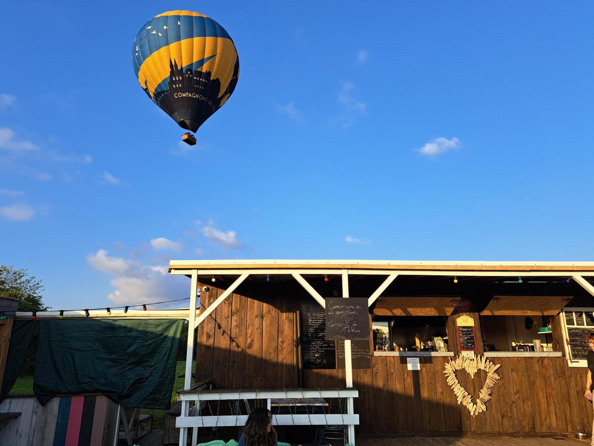 Gite De La Tour De Loire - 65 M2 Au Pied D'Une Tour De Gue Du 17Eme Siecle Mer Luaran gambar