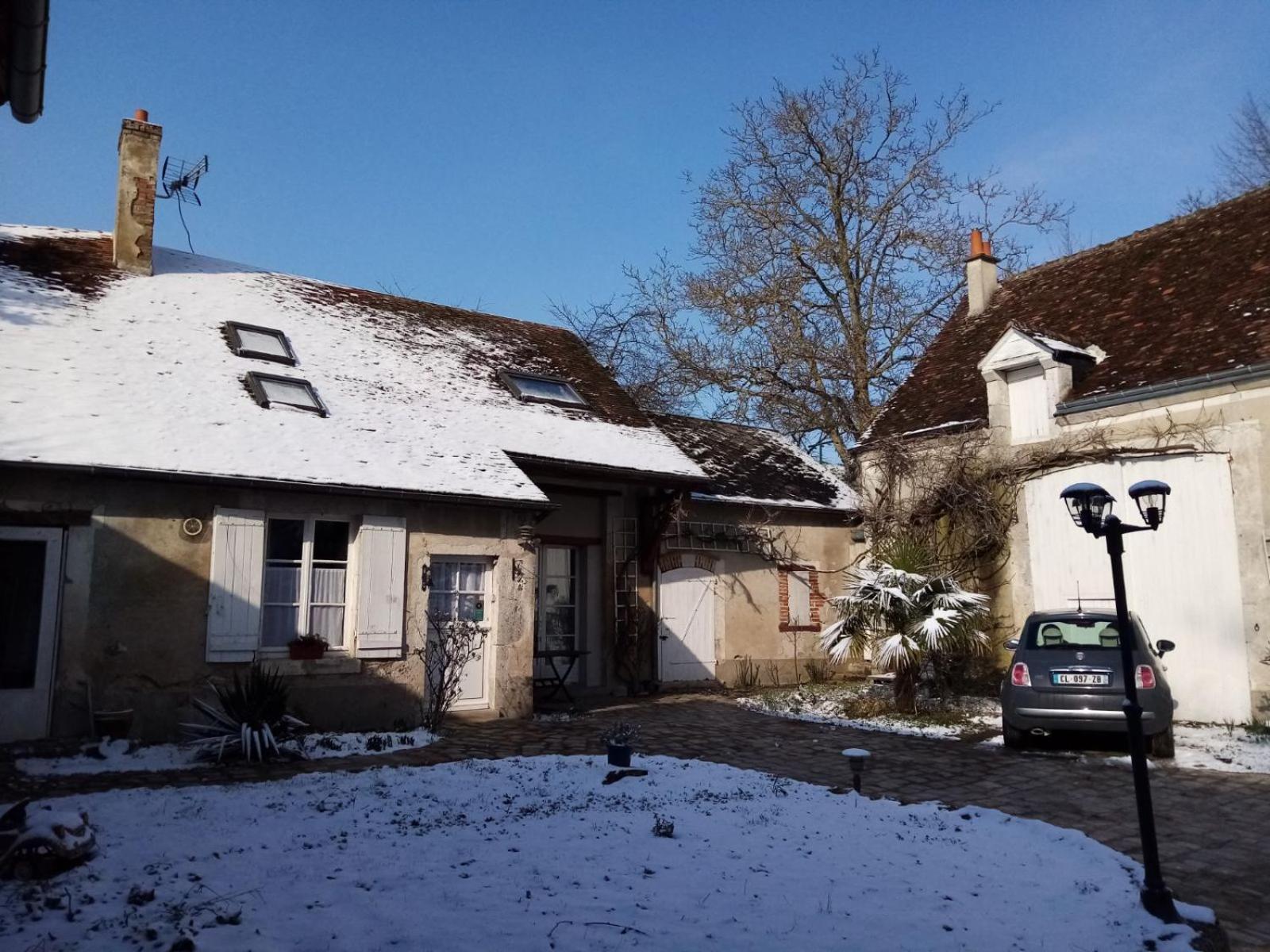 Gite De La Tour De Loire - 65 M2 Au Pied D'Une Tour De Gue Du 17Eme Siecle Mer Luaran gambar